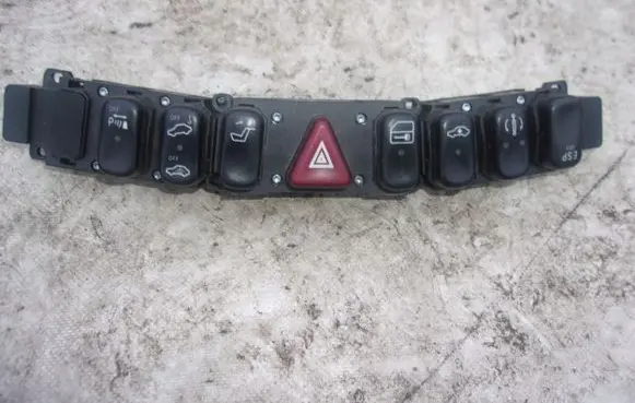 Mercedes-Benz C W204 Tailgate/trunk/boot open switch A2208206210