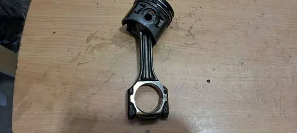 Volkswagen Transporter - Caravelle T4 Piston with connecting rod 028H