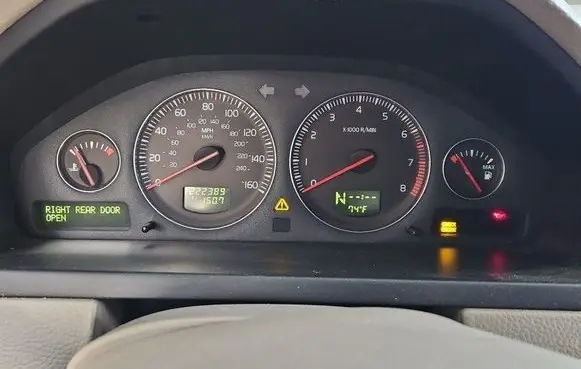 Speedometer (instrument cluster)