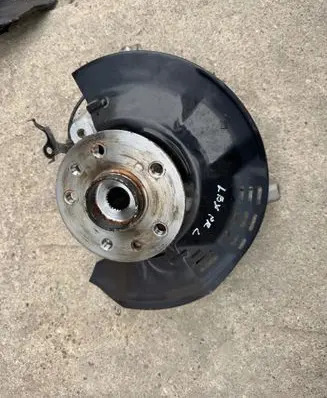 Lexus LBX Front wheel hub 084Y C51L