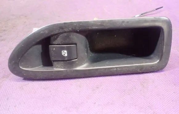 Renault Laguna II Quarter vent window switch 