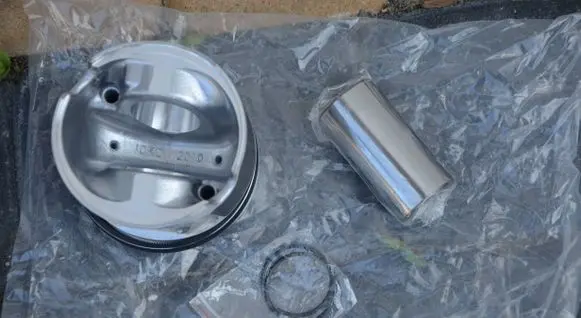 BMW X1 E84 Piston 11257810825