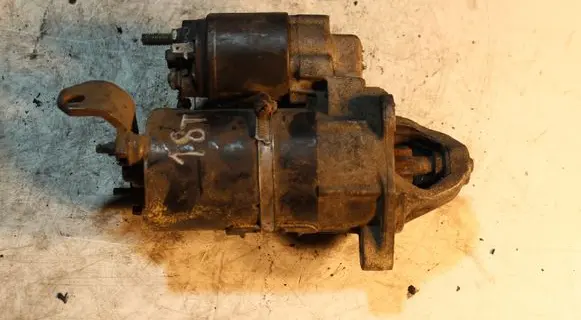 Volkswagen PASSAT B5 Starter motor 058911023B