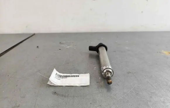 Mercedes-Benz CLA C118 X118 Fuel injector A2560705600