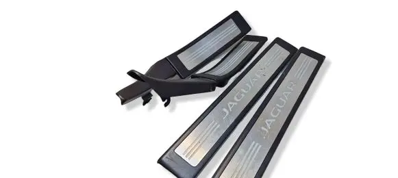 Jaguar XF X250 Front sill trim cover 8X2313200A