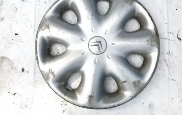 Citroen Xsara Picasso R15 wheel hub/cap/trim 9634799780