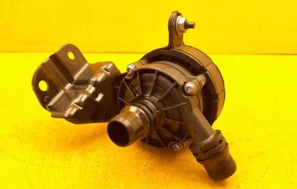 Peugeot 308 Water pump 9833196380