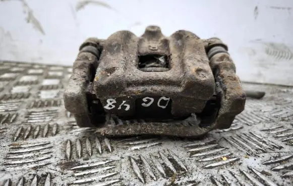 Honda CR-V Rear brake caliper