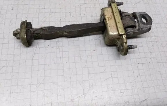 Ford Mondeo Mk III Front door check strap stopper