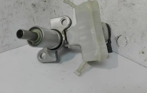 Brake fluid reservoir