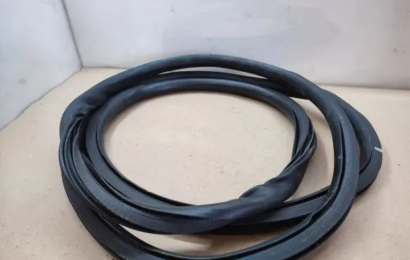 Opel Mokka Front door rubber seal
