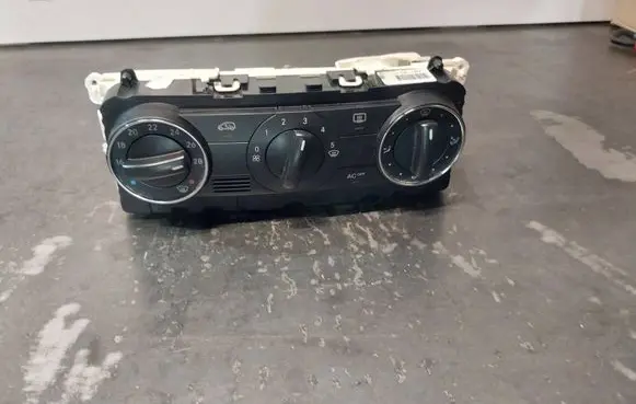 Mercedes-Benz A W169 Climate control/heater control trim A1698301385