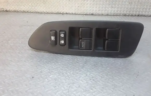 Toyota Auris 150 Electric window control switch 