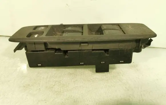 Nissan Primera Electric window control switch