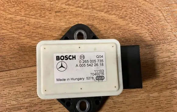 Mercedes-Benz E W212 ESP acceleration yaw rate sensor 0265005735 7040016