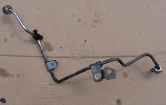 Nissan Qashqai Fuel injector supply line/pipe 734026B