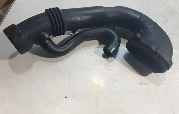 BMW 5 E60 E61 Turbo air intake inlet pipe/hose 7795026 10856710