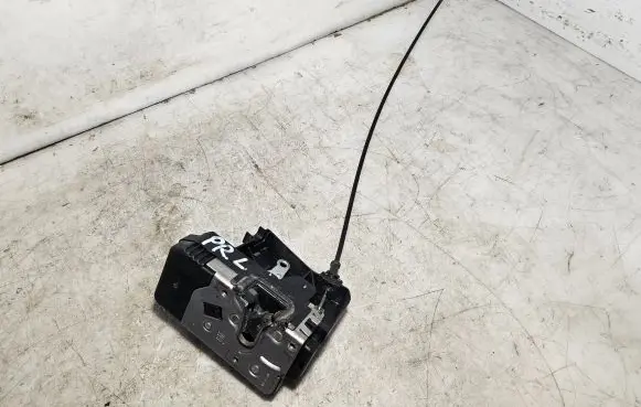 Renault Trafic II (X83) Front door lock 8200008247 91166228