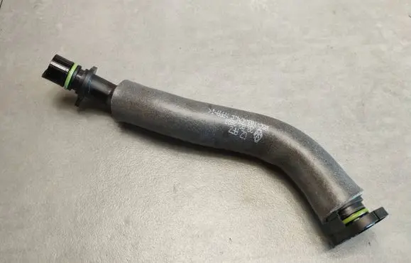 Volkswagen Polo VI Breather hose/pipe 05C103474C