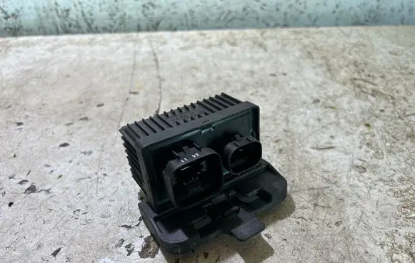 Opel Meriva B Glow plug pre-heat relay 51299045
