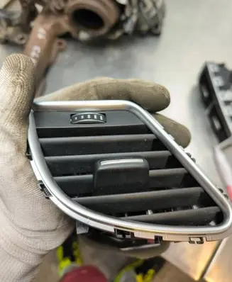 Audi A5 8T 8F Dashboard side air vent grill/cover trim 8T2820902