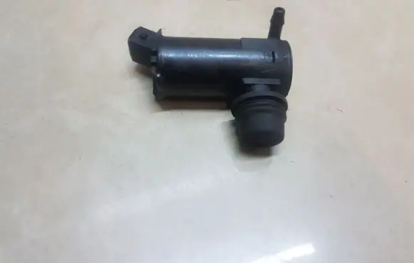 Volvo V70 Windscreen/windshield washer pump 9169611 0602103950