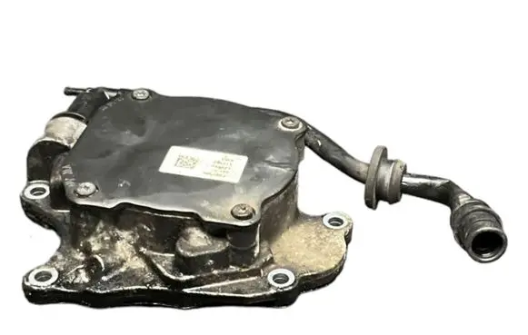 Volkswagen Golf VI Vacuum pump 03L145207 03L100J