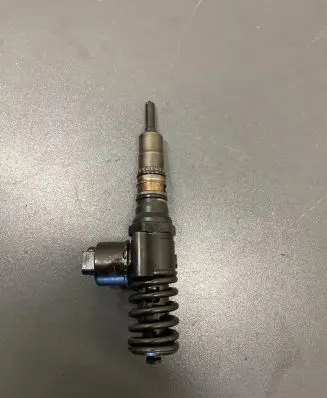 Audi A4 S4 B7 8E 8H Fuel injector F310222