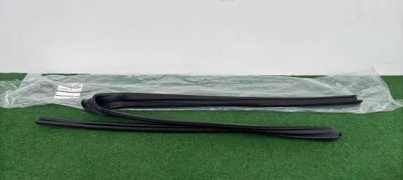 Toyota RAV 4 (XA50) Front door glass trim molding 68152-42061