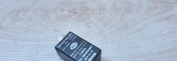Saab 9000 CD Hazard warning light relay 5KG00567500 9524836