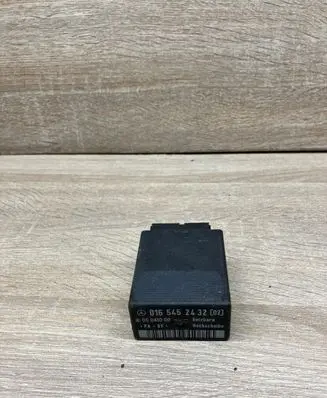 Mercedes-Benz Vito Viano W638 Coolant fan relay 0165452432 05041000