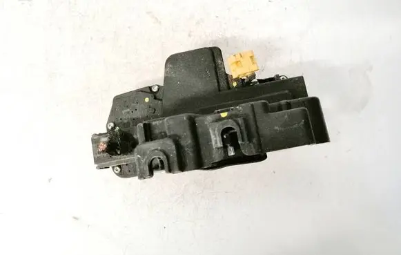 Chevrolet Captiva Front door lock