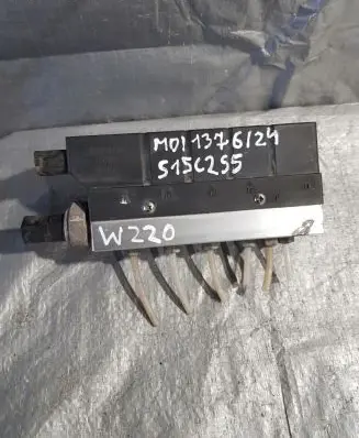 Mercedes-Benz S W220 Air suspension valve block 83609015N