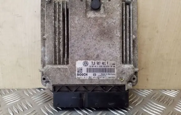 Volkswagen Touareg I Engine control unit/module 7L0907401F 0281013692