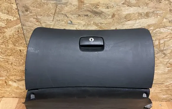 Volkswagen PASSAT B5 Glove box 3B1857101