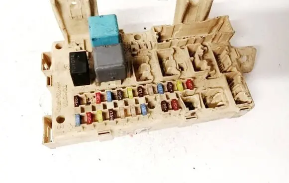Toyota Avensis T250 Fuse box set 82641CA020F 82641-CA020F