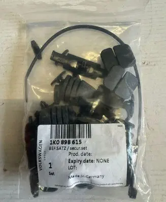 Volkswagen Golf V Audio system kit 1K0898615