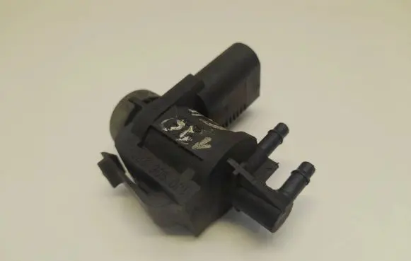 Volkswagen Golf IV Turbo solenoid valve 1J0906283C