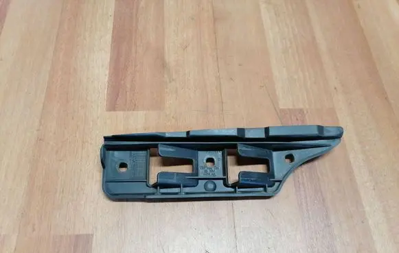 Front bumper mounting bracket
