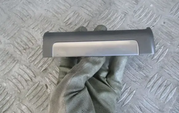 Opel Vectra C Dashboard side end trim 13204491