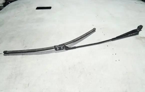 Skoda Fabia Mk2 (5J) Front wiper blade arm 5J1955410B