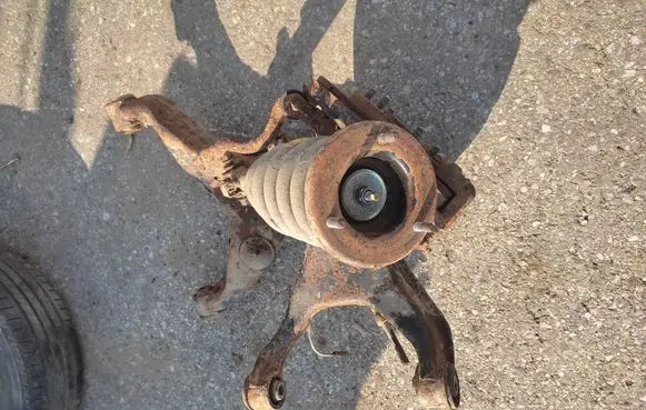 Mitsubishi L200 Front wheel hub spindle knuckle 4062A099