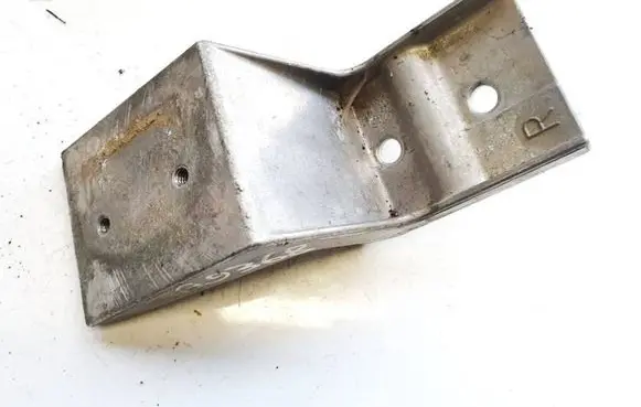 Engine mounting bracket
