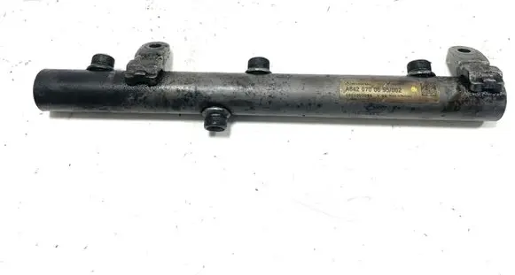 Mercedes-Benz CLS C219 Fuel main line pipe A6420700495002 A6420700495 0600300088
