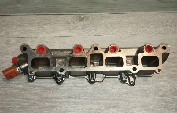 Volkswagen Touran II Fuel main line pipe 33349132aq