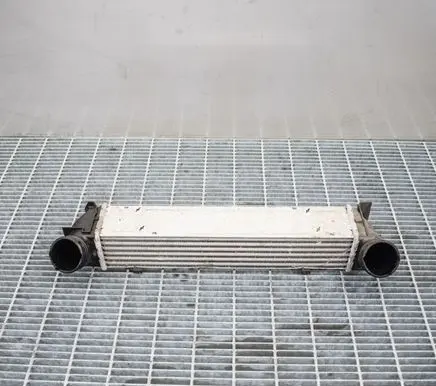 BMW X1 E84 Intercooler radiator 7524916