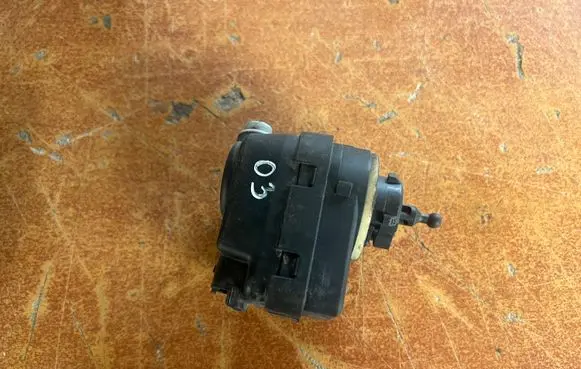 Peugeot 406 Headlight level adjustment motor 