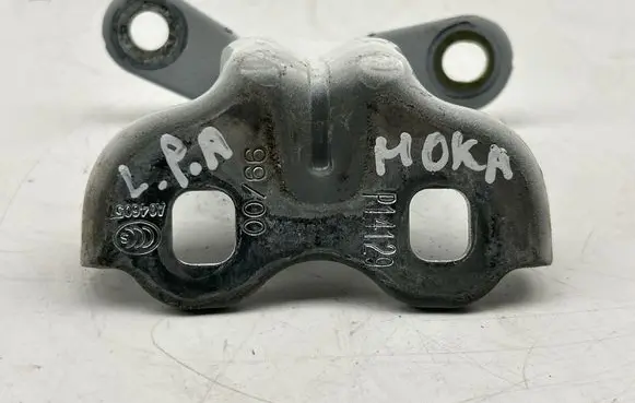Opel Mokka Front door lower hinge