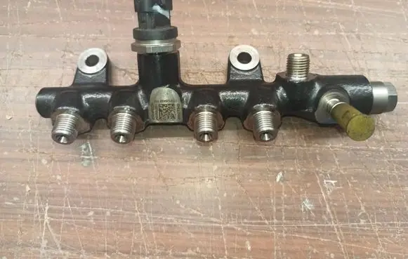 Dacia Duster II Fuel main line pipe 175212943R