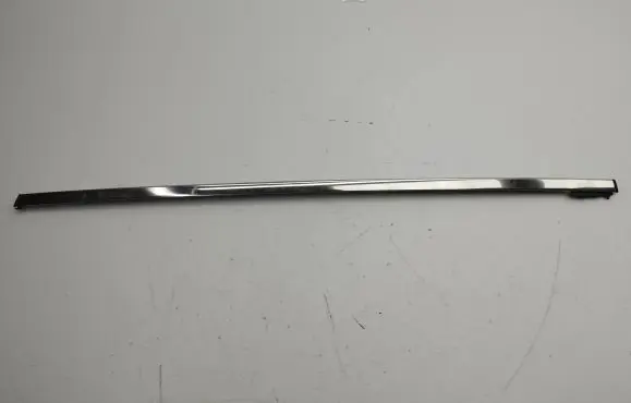 Toyota RAV 4 (XA50) Front door glass trim molding